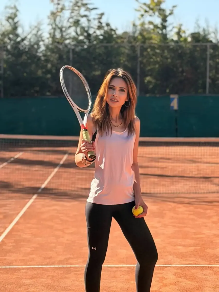 Alina Tomșa pe terenul de tenis