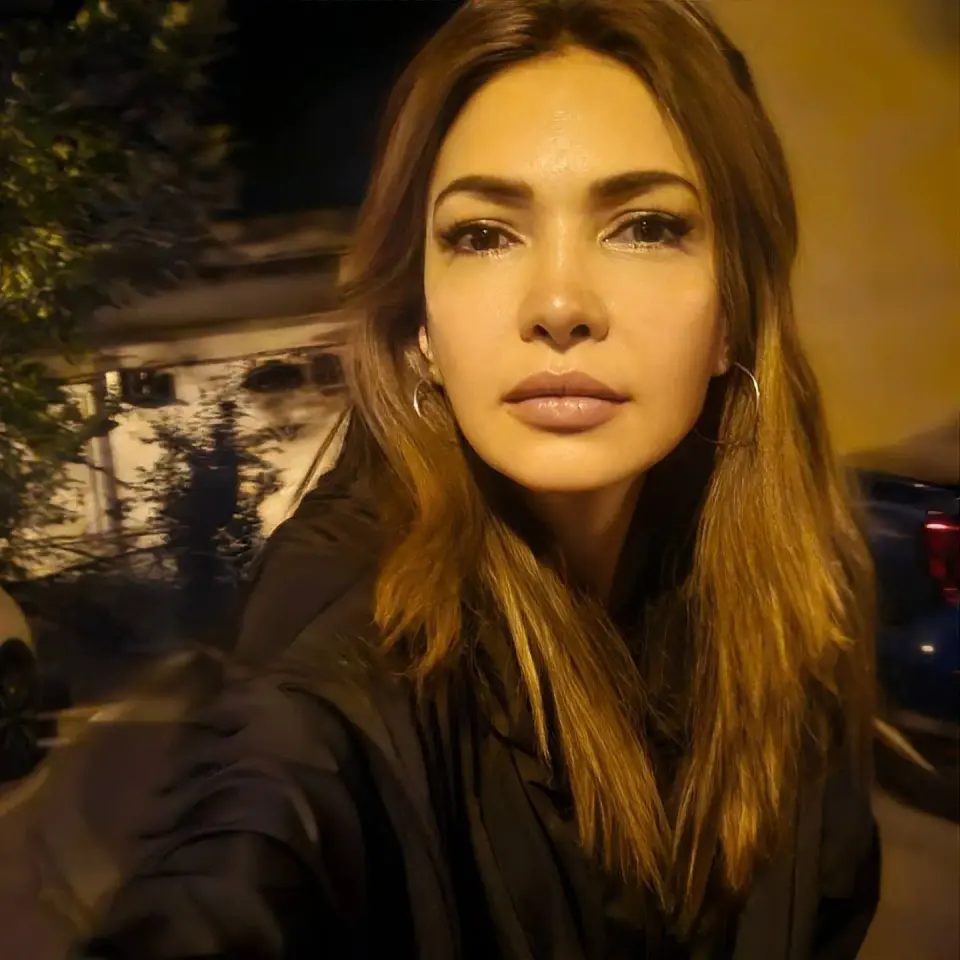 Am ajuns acasă foarte obosită, deși am avut o companie tare plăcută, care m-a ținut în priză prin toate…